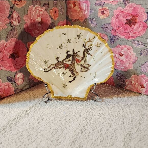 Decoupage Scalloped shells   - Picture 1 of 1